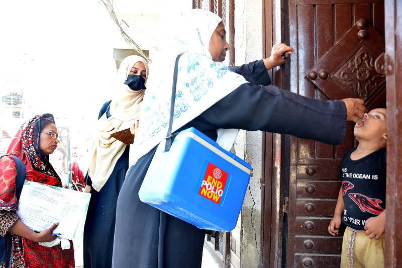 a vaccinator administers polio vaccine to a child in a karachi neighbourhood during the anti polio drive which kicked off on monday photo express